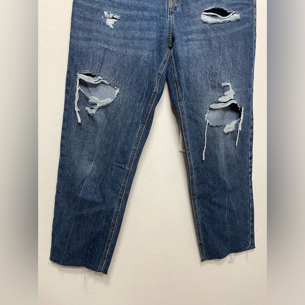 Old Navy Extra High Rise Sky Hi Straight Distressed Jeans - Picture 5 of 14